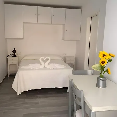 Estudio Cerca De La Playa Y Del Centro Del Pueblo *