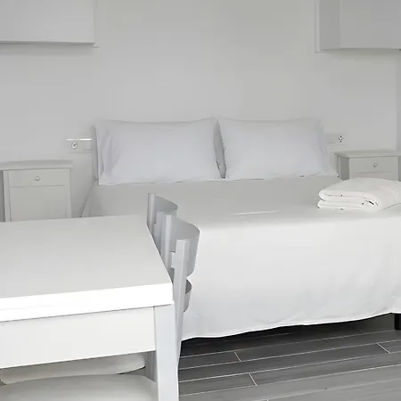 Estudio Cerca De La Playa Y Del Centro Del Pueblo *