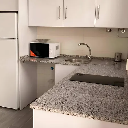 Estudio Cerca De La Playa Y Del Centro Del Pueblo شقة